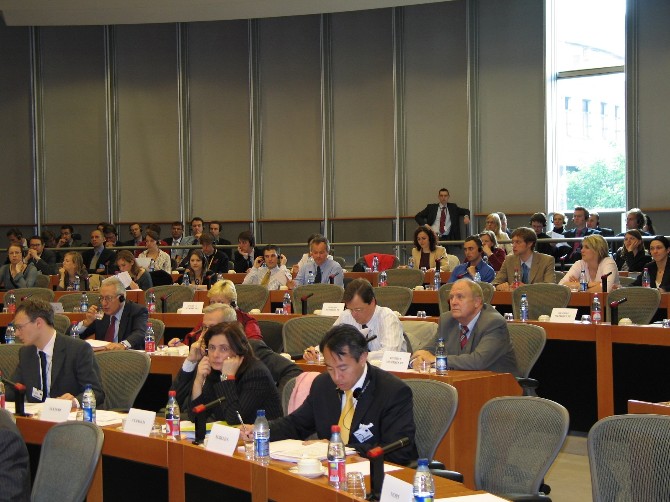 Ein voller Saal belegt das �ffentliche Interesse