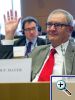 Prof. Dr. Mayer im Ausschuss f�r Binnenmarkt und Verbraucherschutz vor einer seiner Wortmeldungen, hier im Anschluss an die Erl�uterungen der Schwerpunkte des d�nischen Ratsvorsitzes durch den d�nischer Minister f�r Industrie und Wachstum im Ausschuss f�r Binnenmarkt und Verbraucherschutz.