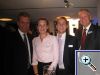 Dorothee Hellebusch (Lohne) und Friedrich Georg Warmbold (Regensburg) gemeinsam mit dem Energie-Kommissar G�nther Oettinger und Prof. Hans-Peter Mayer auf dem RWE-Sommerempfang am 14.September 2010 in Br�ssel.