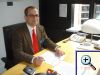 Jan-Hendrik Klaps (Vechta), Referent von MdB Schirmbeck, bei der Durchsicht unseres Newsletters "Strassburg Aktuell" in unserem B�ro in Strassburg.