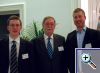 Maximilian Kuhn (Weilheim) mit dem nieders�chsischen Minister f�r Ern�hrung, Landwirtschaft, Verbraucherschutz und Landesentwicklung, Gert Lindemann, auf dem Parlamentarischen Abend der Getreidewirtschaft am 23.3.2011 in der Vertretung des Landes Niedersachsen bei der EU in Br�ssel. Neben ihm der f�r Agrarfragen zust�ndige Parlamentarische Referent von Prof. Mayer, Bernd Rakers.